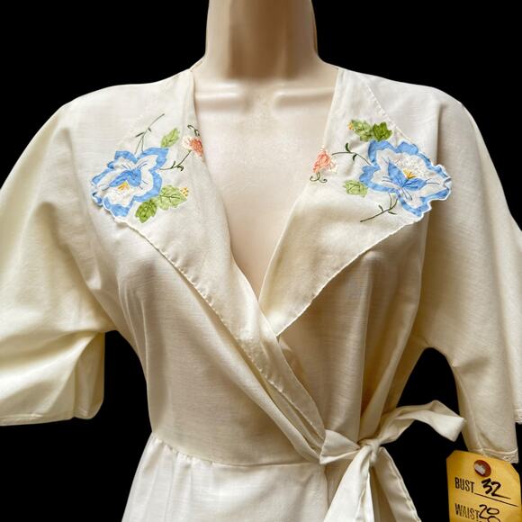 Vintage 1970s White Embroidered Robe Prairie 32 m” Bust Sears Fashion Place - Picture 11 of 16